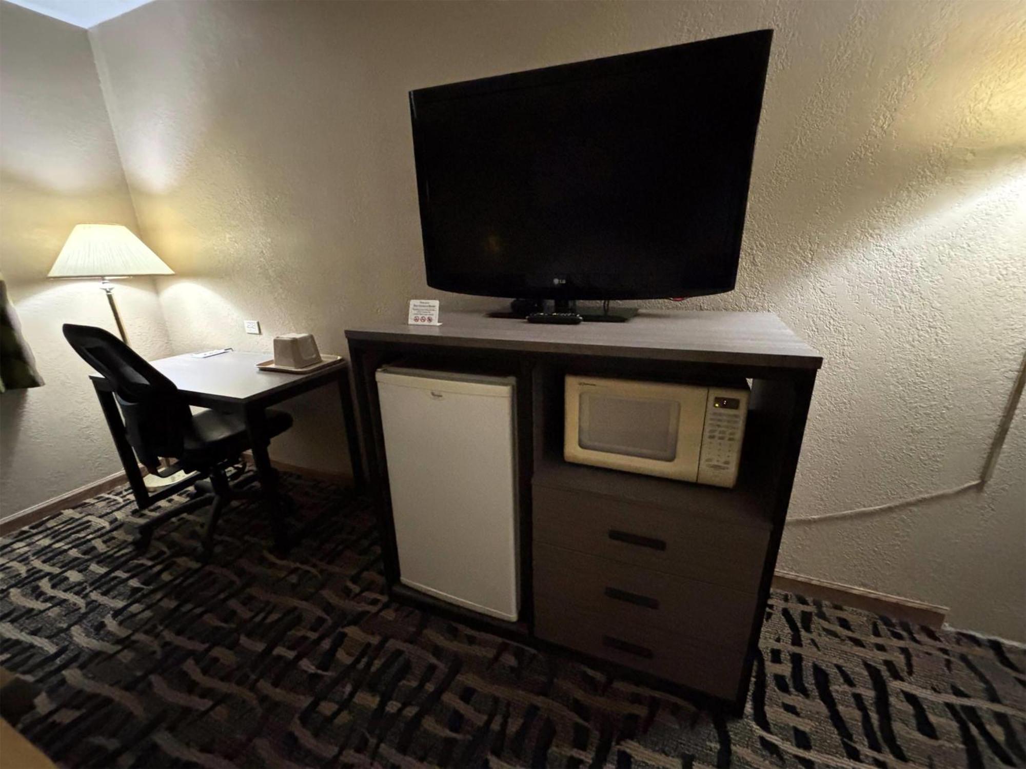 Motel Super 8 By Wyndham Mclean/Bloomington Sw Esterno foto